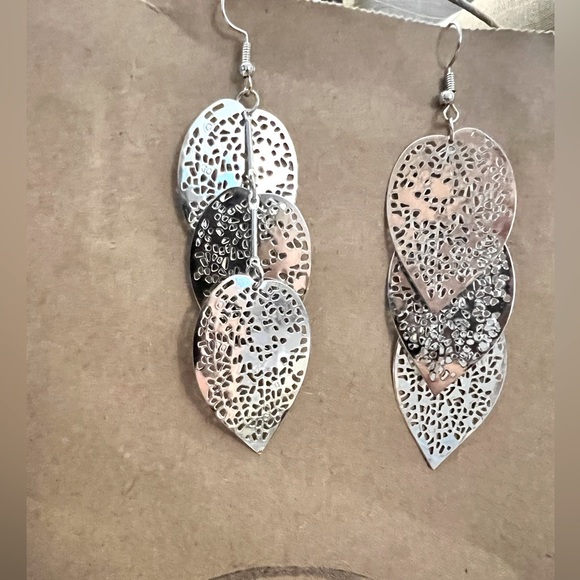 Jewelry - Silver Leaves Dangle Drop Earrings